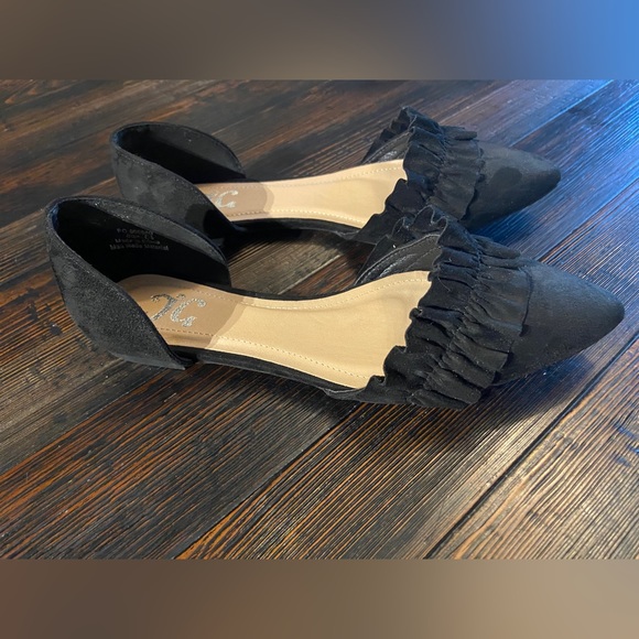 Journee Collection Black Faux Suede Flats Size 6.5 - Picture 9 of 10